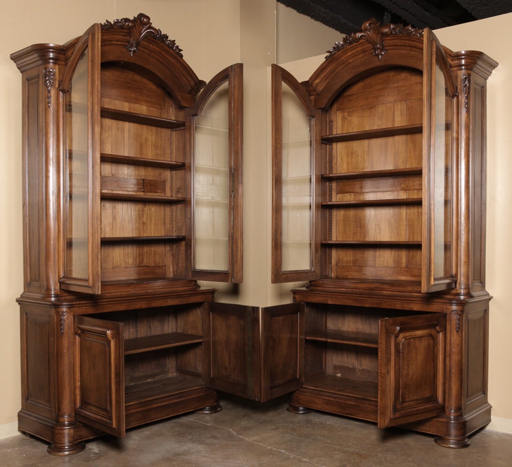 Pair of French Napoleon III Period Bookcases In Excellent Condition In Dallas, TX