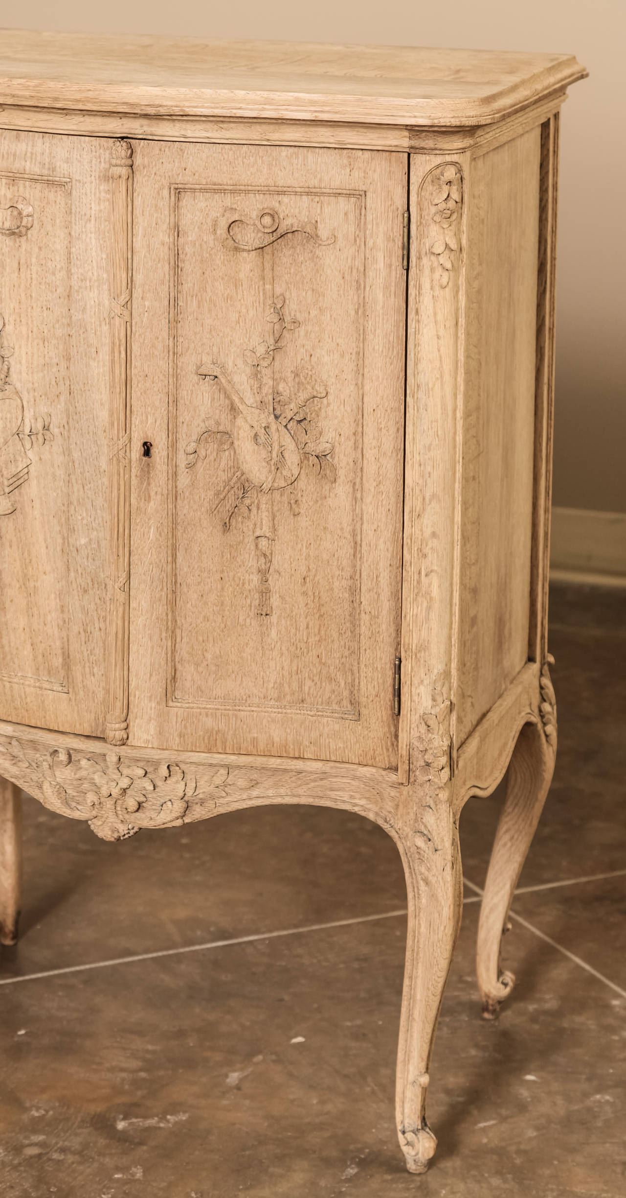 French Neoclassical Transitional Stripped Confiturier (Cabinet) in Oak In Excellent Condition In Dallas, TX