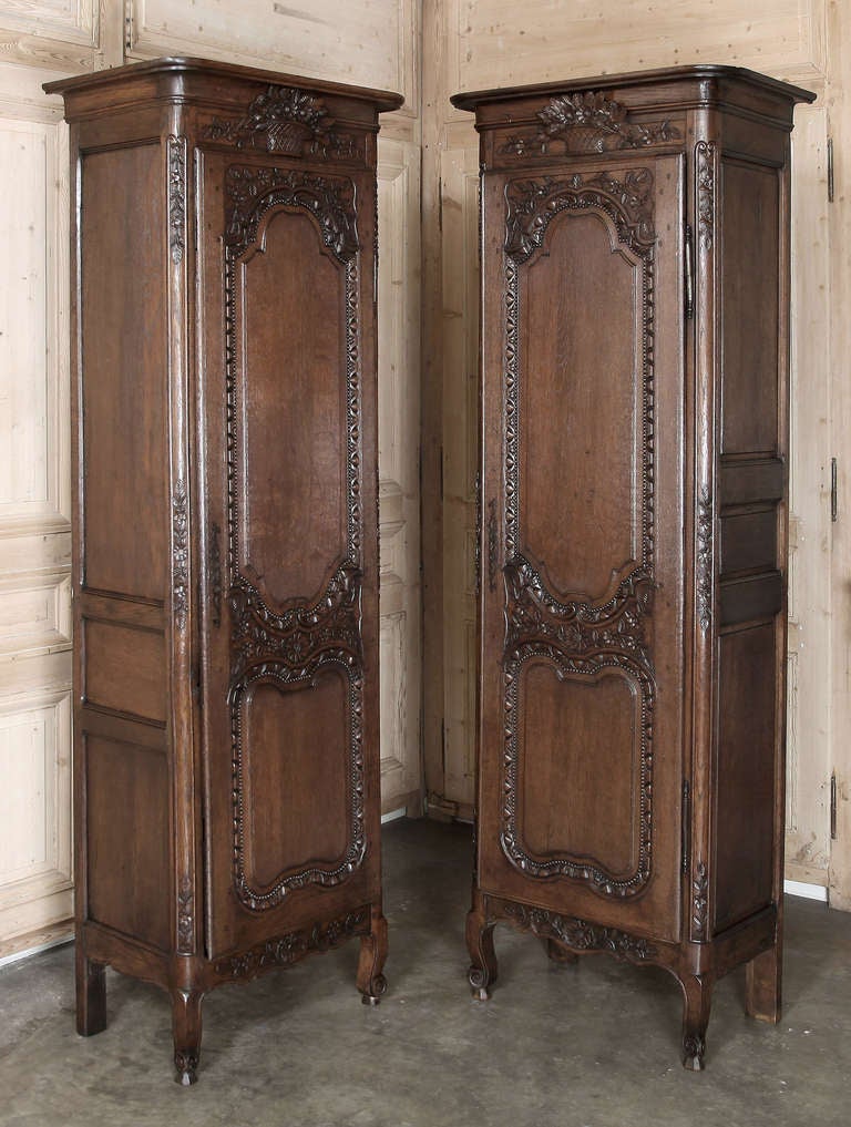 No, your eyes do not deceive you! This is a true pair, rendered by the talented artisans of Normandie from the preferred indigenous French white oak to last for generations. Aside from the full relief cartouche depicting a floral bouquet in a basket