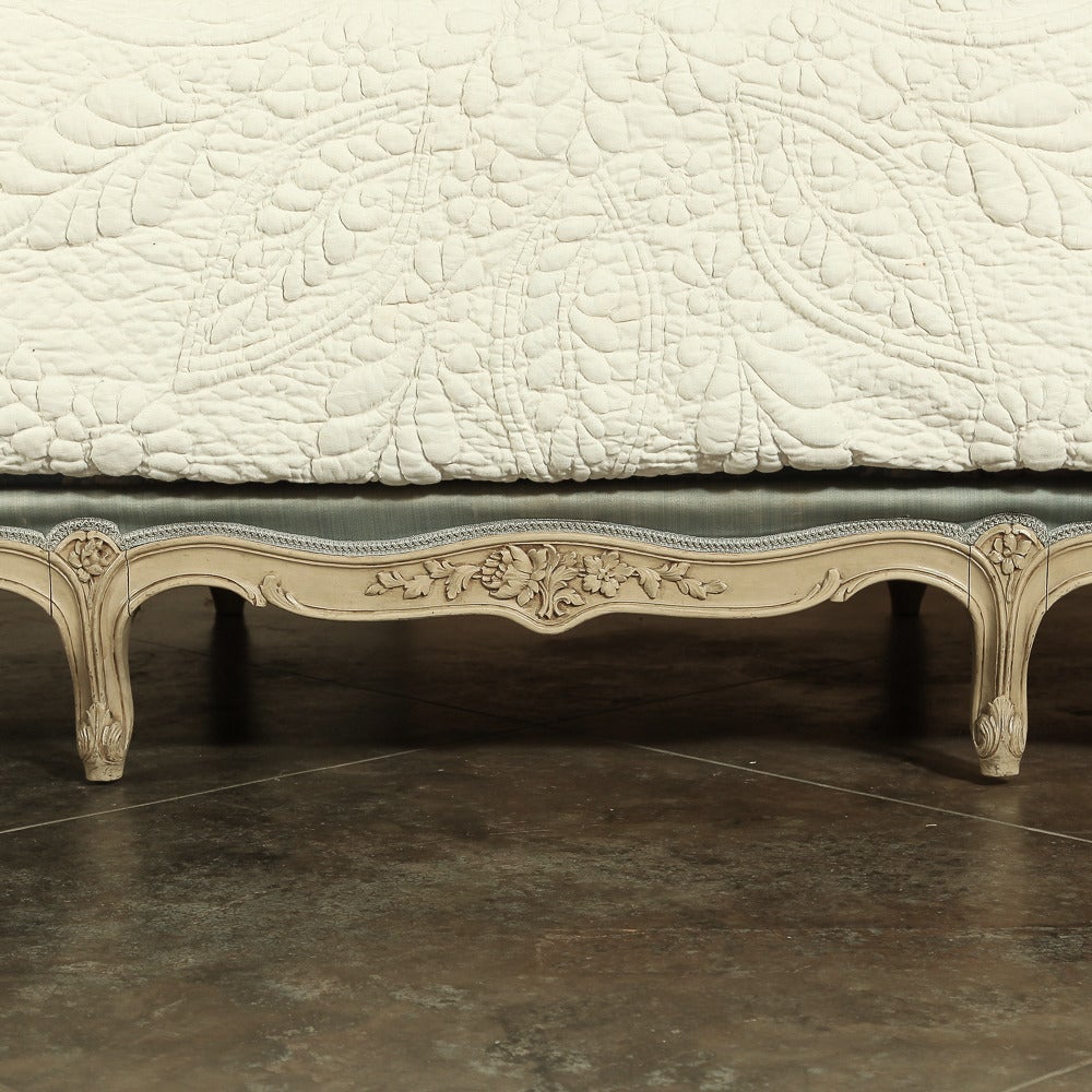Antique Louis XV French Polychrome Painted Day Bed In Excellent Condition In Dallas, TX