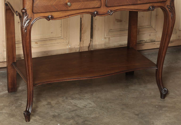 Antique French Louis XV Walnut Vanity In Excellent Condition In Dallas, TX