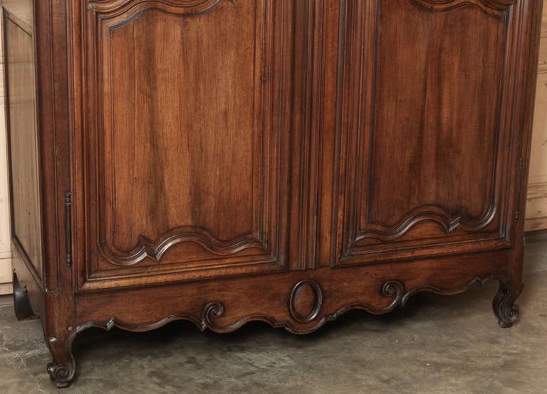 18th Century Country French Walnut Armoire In Excellent Condition In Dallas, TX
