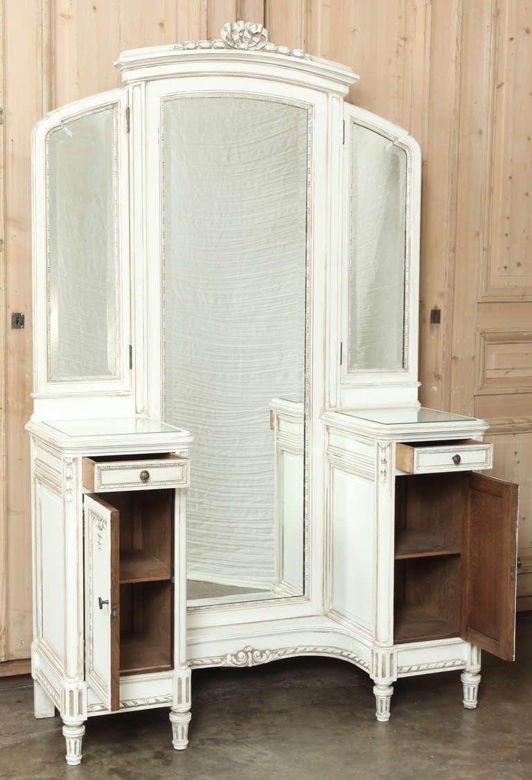 20th Century Vintage French Louis XV Painted Vanity