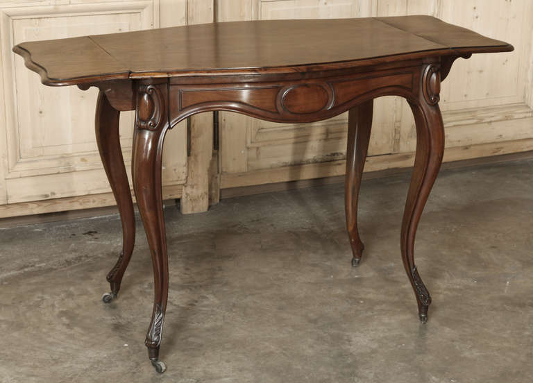Antique French Louis Philippe Mahogany Table In Excellent Condition In Dallas, TX