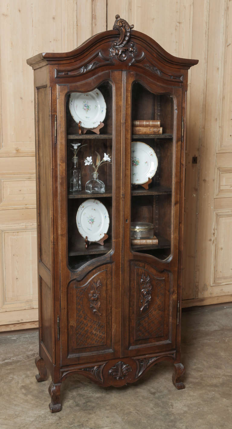 Antique Country French Vitrine In Excellent Condition In Dallas, TX