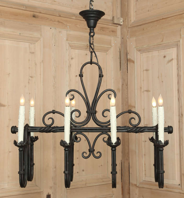 Vintage Country French Wrought Iron Chandelier In Excellent Condition In Dallas, TX