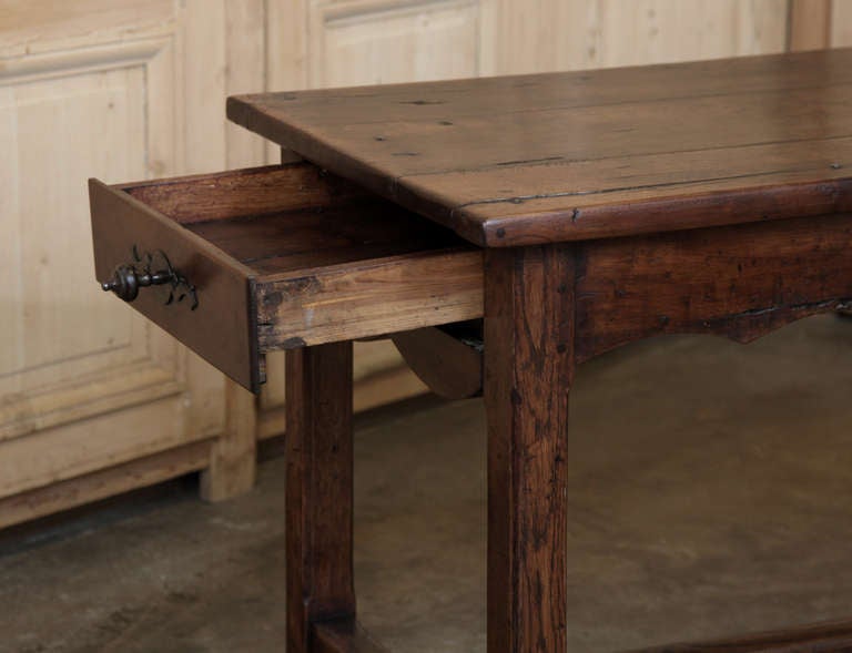 18th Century Rustic Farm Table In Excellent Condition In Dallas, TX
