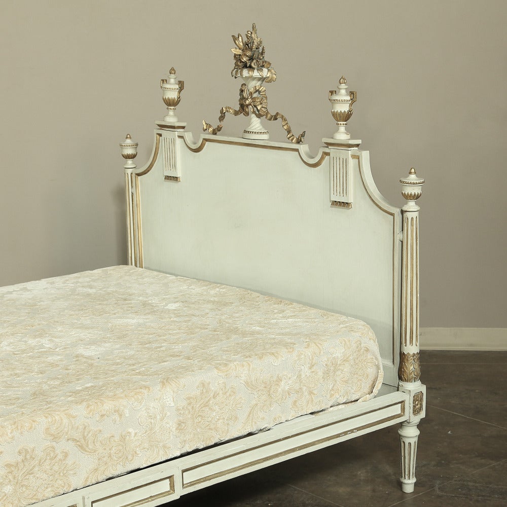 Antique 19th Century Italian Painted and Gilded Neoclassical Bed 4