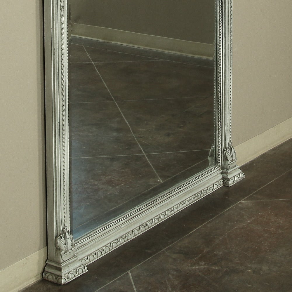 Vintage Neoclassical Painted Mirror In Excellent Condition In Dallas, TX