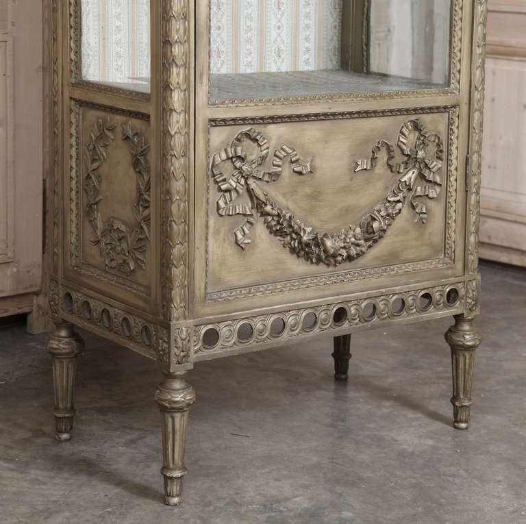 Antique Italian Neoclassical Painted and Gilded Vitrine 1
