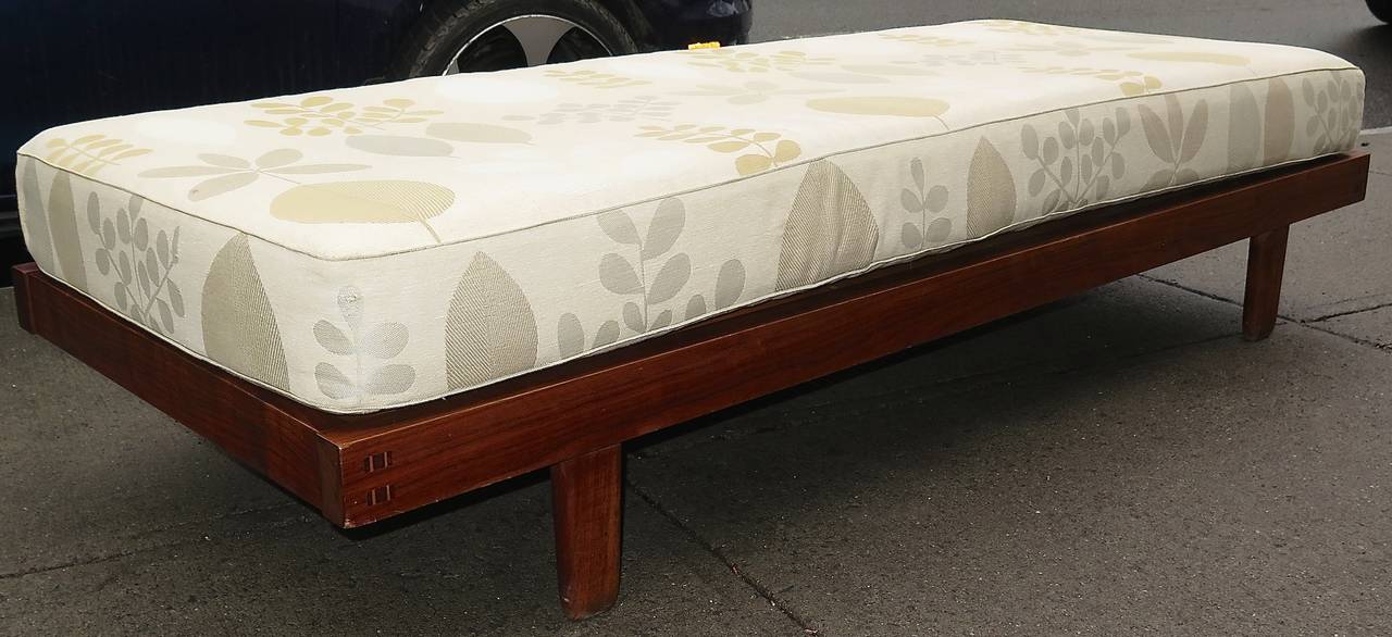  Pair of George Nakashima Walnut Daybeds In Excellent Condition For Sale In Hudson, NY