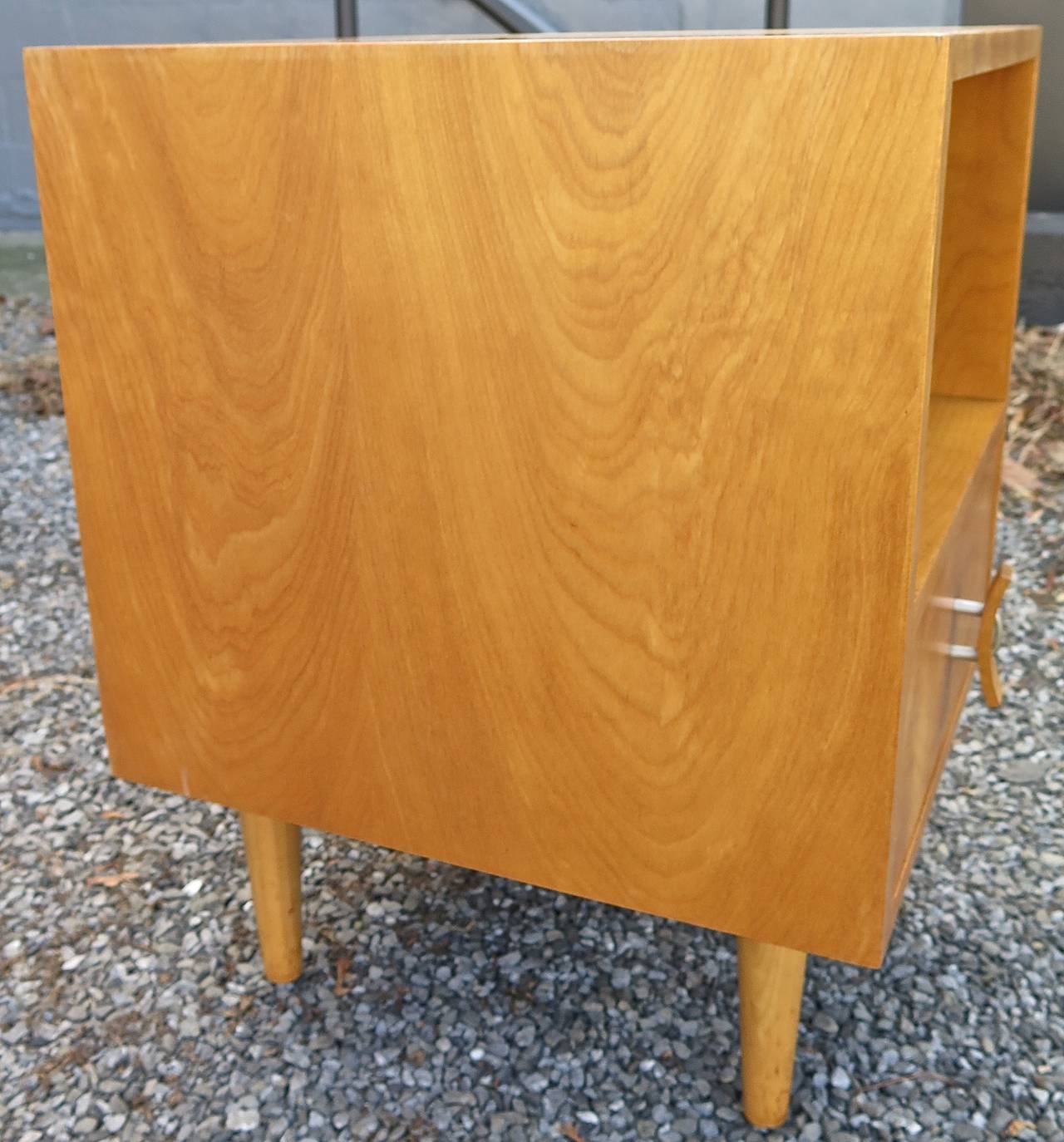 Mid-Century Modern 1950 Stanley Young for Glenn of California Pair of Nightstands