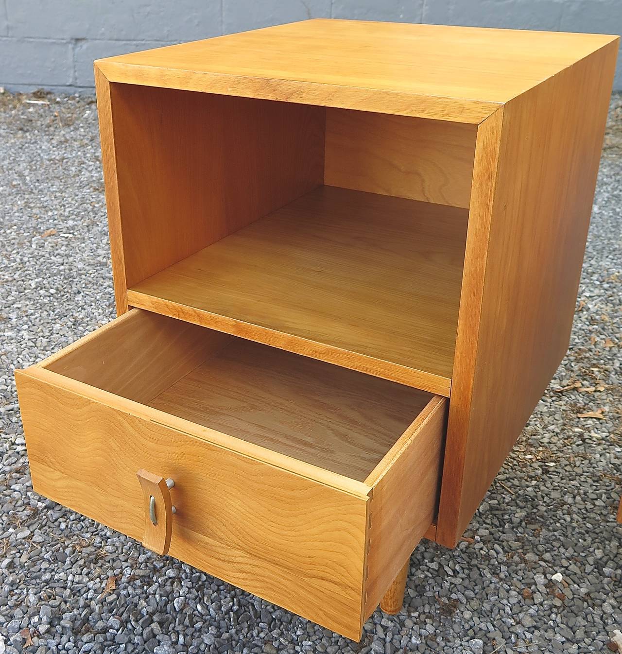 1950 Stanley Young for Glenn of California Pair of Nightstands In Excellent Condition In Hudson, NY