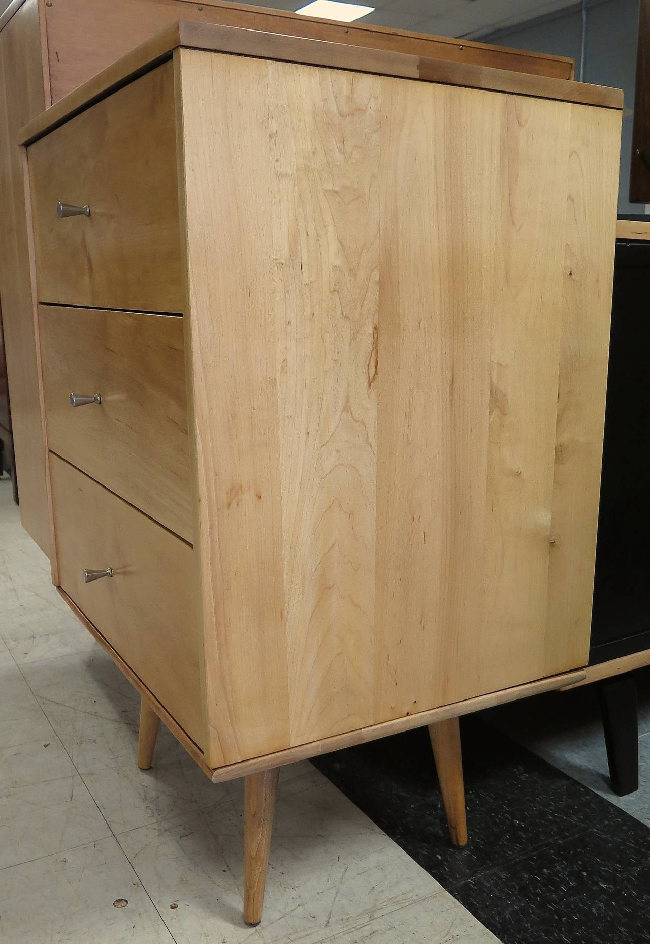 1950 Paul Mccobb Narrow 3-Drawer  Dresser on Bench In Excellent Condition In Hudson, NY
