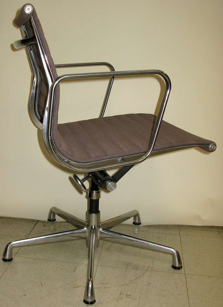 Mid-Century Modern Eames Aluminum Group Arm Chair