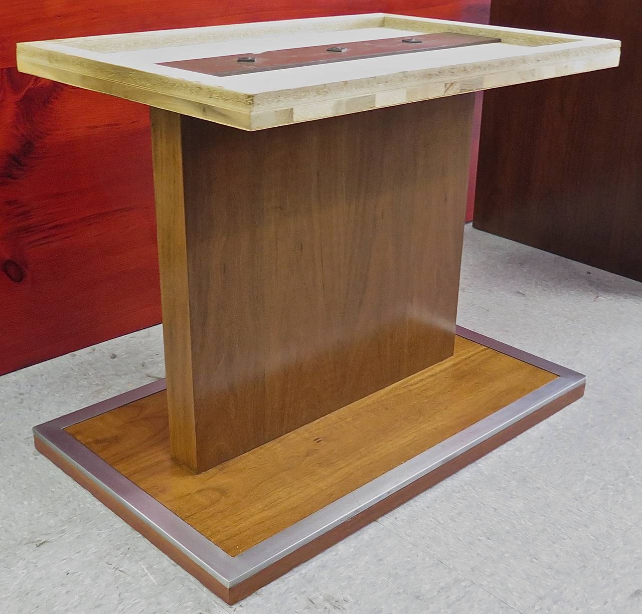 Mid-Century Modern Gorgeous 1950 Pedestal Center Table Attributed to Baughman