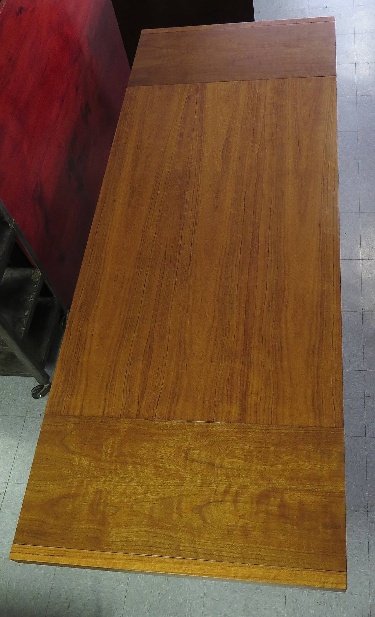 Satinwood Gorgeous 1950 Pedestal Center Table Attributed to Baughman