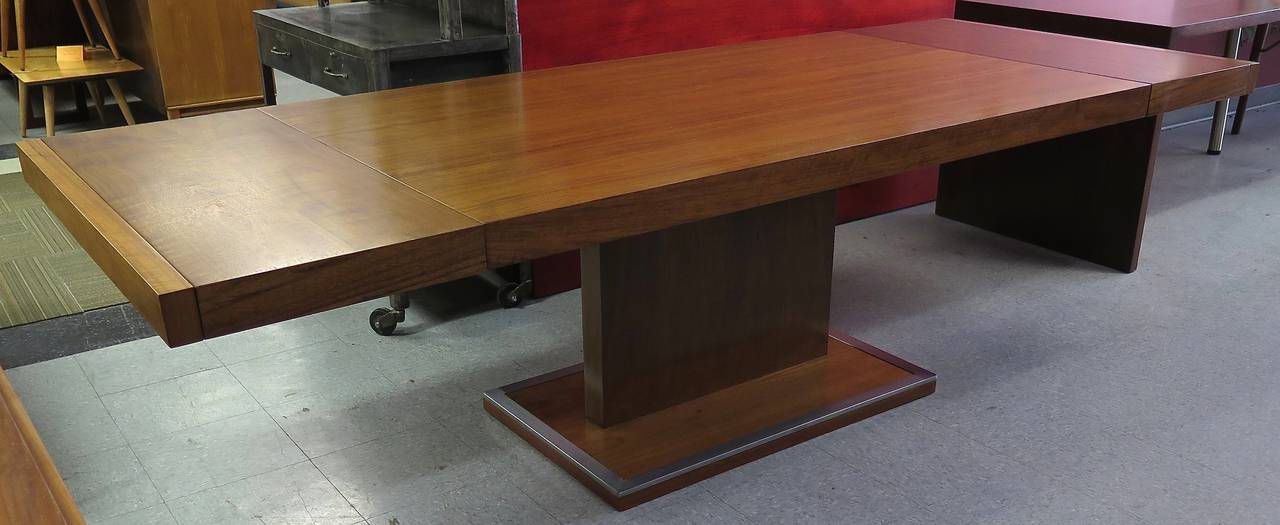 Mid-20th Century Gorgeous 1950 Pedestal Center Table Attributed to Baughman