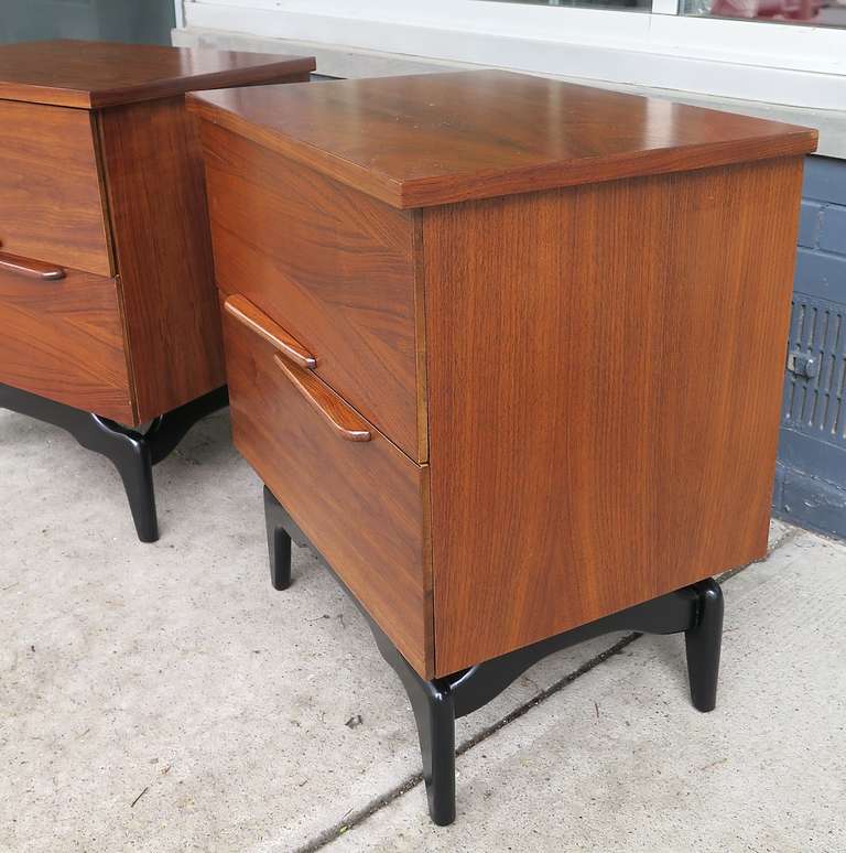 American Fabulous 1950 Pair of Walnut Two-Drawer Stands