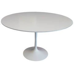 1960 Saarinen for Knoll Round Table