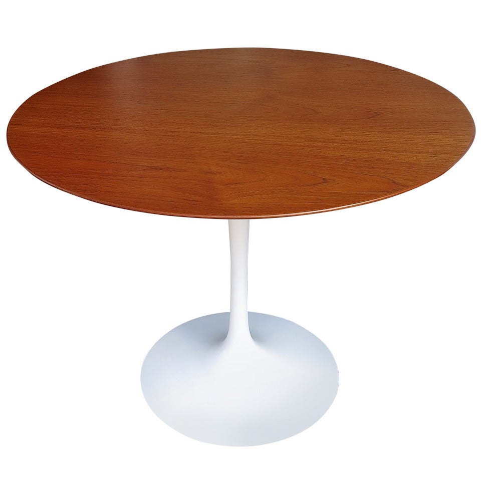 Saarinen Round Tulip Table at 1stDibs