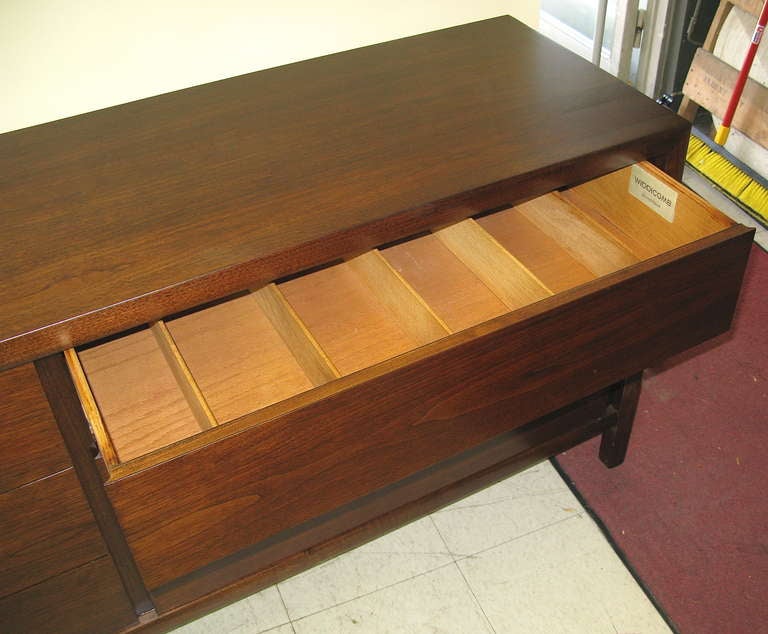 1950 Widdicomb 6 Drawer Dresser In Excellent Condition In Hudson, NY