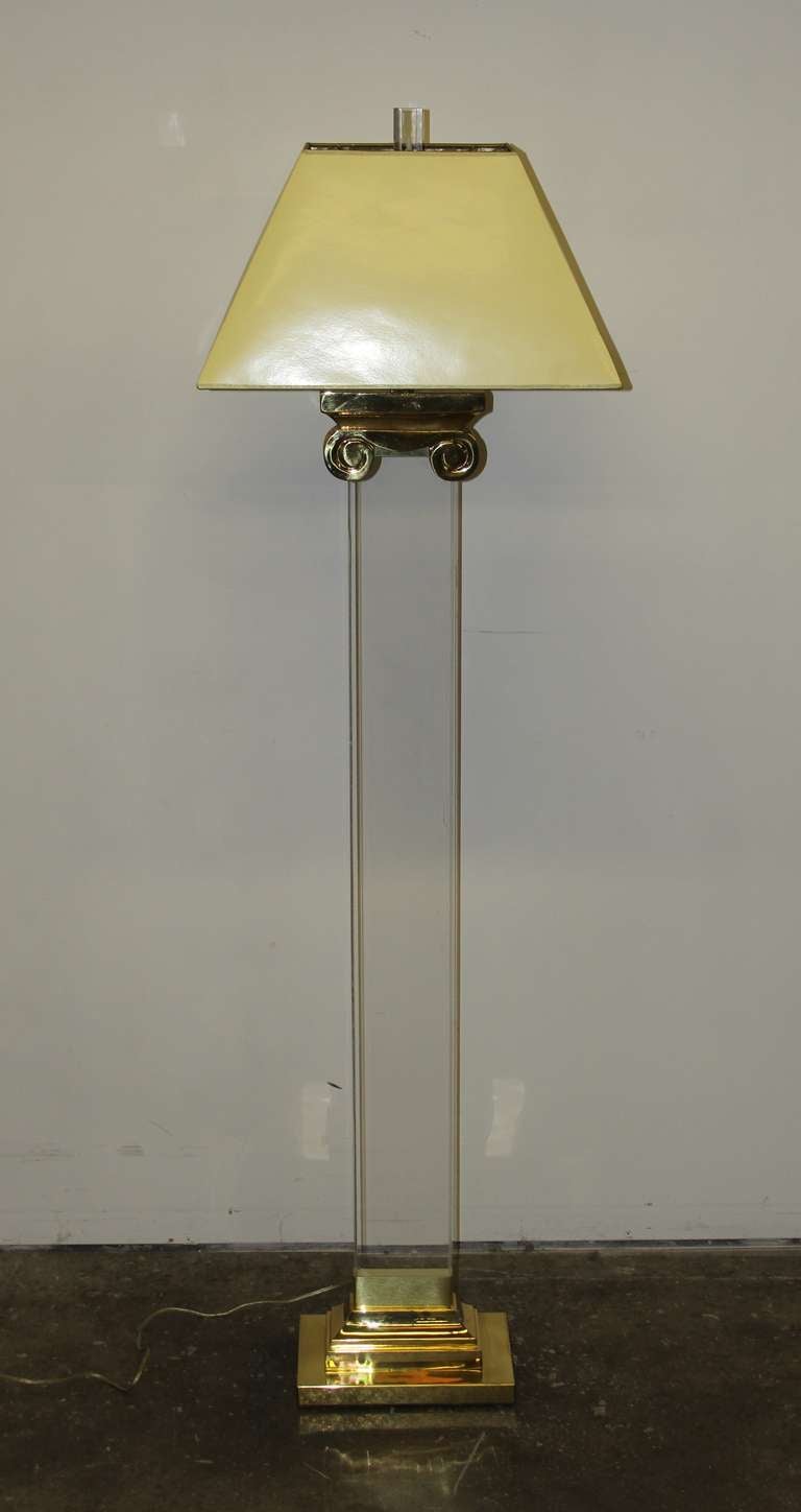 Charles Hollis Jones Style Lucite and Brass Column Floor Lamp In Excellent Condition In Hamburg, PA
