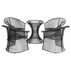 Table et chaises de patio en fer forgé par Woodard