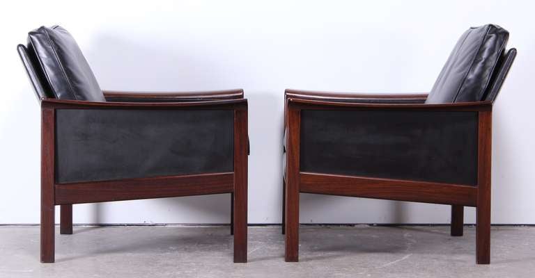 Mid-20th Century Pair of Danish Mid Century Modern Rosewood and Black Leather Armchairs