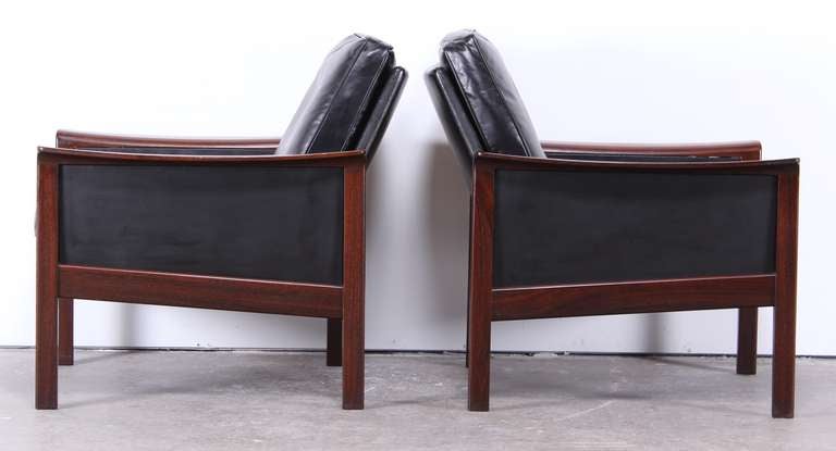 Pair of Danish Mid Century Modern Rosewood and Black Leather Armchairs 1