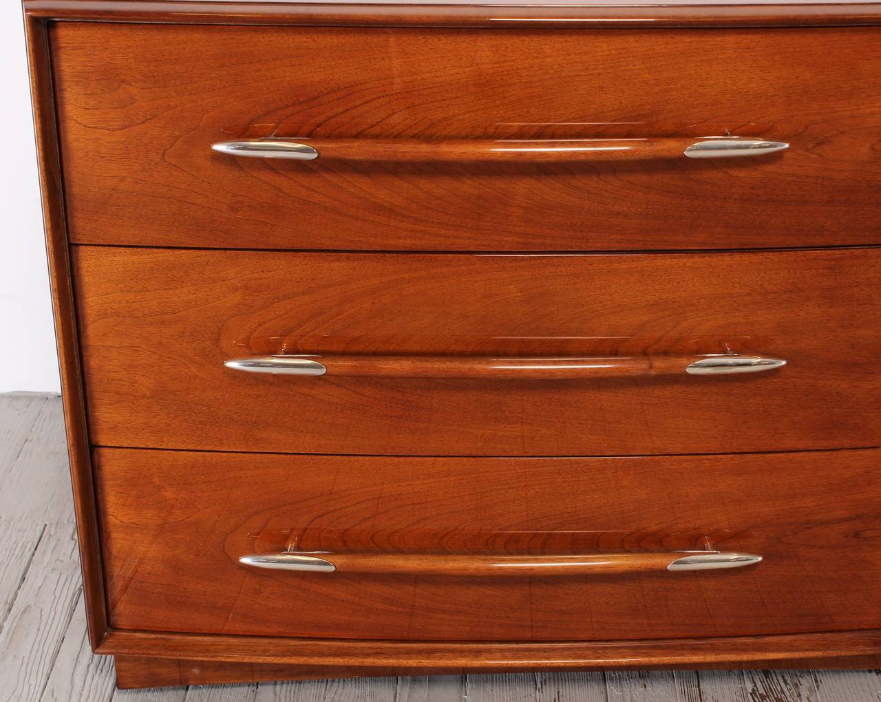 T. H. Robsjohn-Gibbings Walnut Dresser or Chest with Silver Plate Pulls, 1940 In Excellent Condition In Hamburg, PA