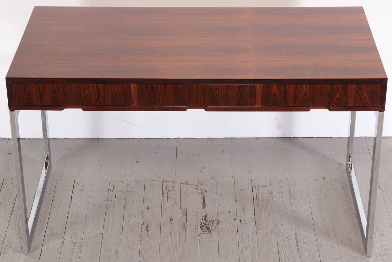 Mid-Century Modern Chic Rosewood and Chrome Base Desk by Milo Baughman, 1970