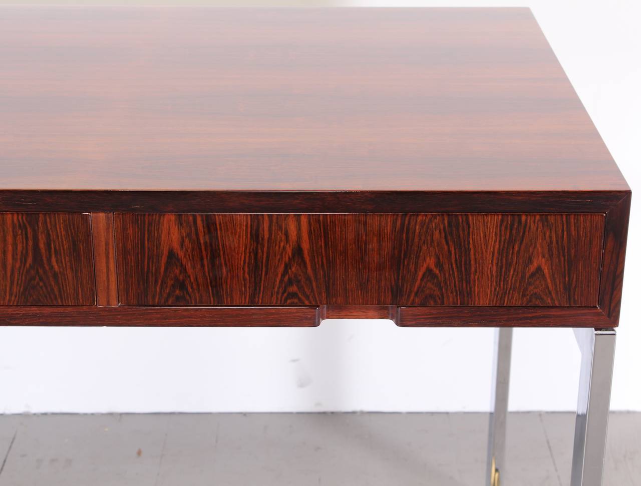 Chic Rosewood and Chrome Base Desk by Milo Baughman, 1970 In Excellent Condition In Hamburg, PA