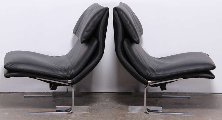 Pair of Saporiti Italian Leather and Chrome Onda Chairs, 1970 3