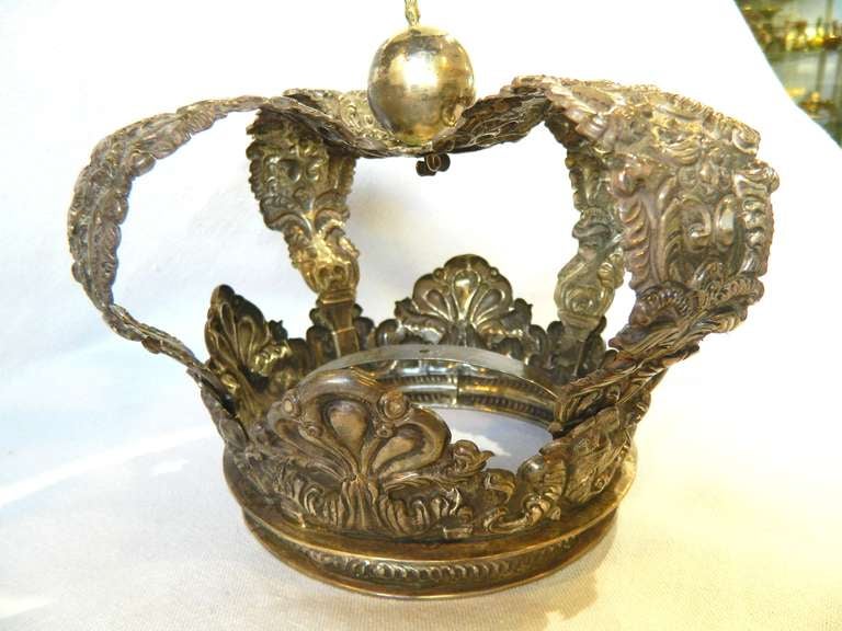 Large Silver Crown In Good Condition For Sale In Houston, TX