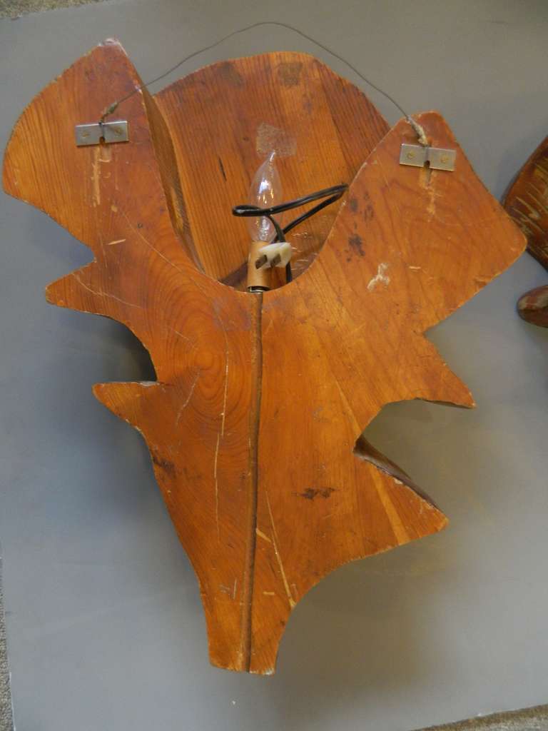 Moderne Leaf Form Wood Sconces In Good Condition For Sale In Houston, TX