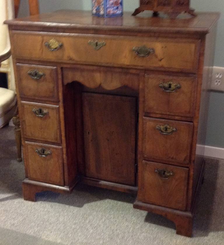 18th Century and Earlier English Walnut Kneehole Desk For Sale