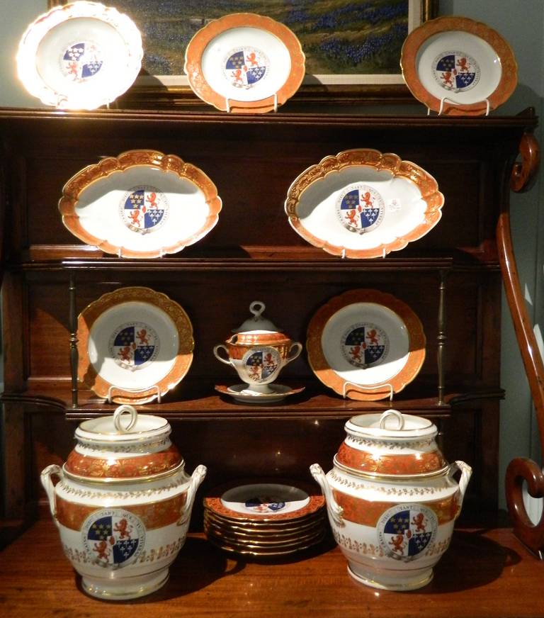 Group of Flight and Barr Worcester Armorial Porcelain For Sale 2
