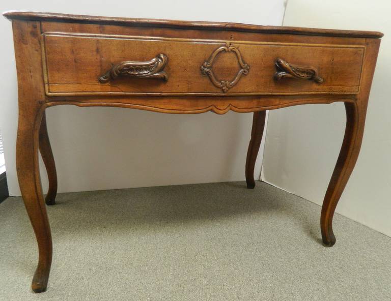 Louis XV French Walnut Dressing Table or Desk, 18th Century For Sale