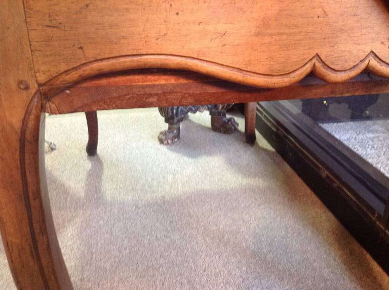 French Walnut Dressing Table or Desk, 18th Century For Sale 5