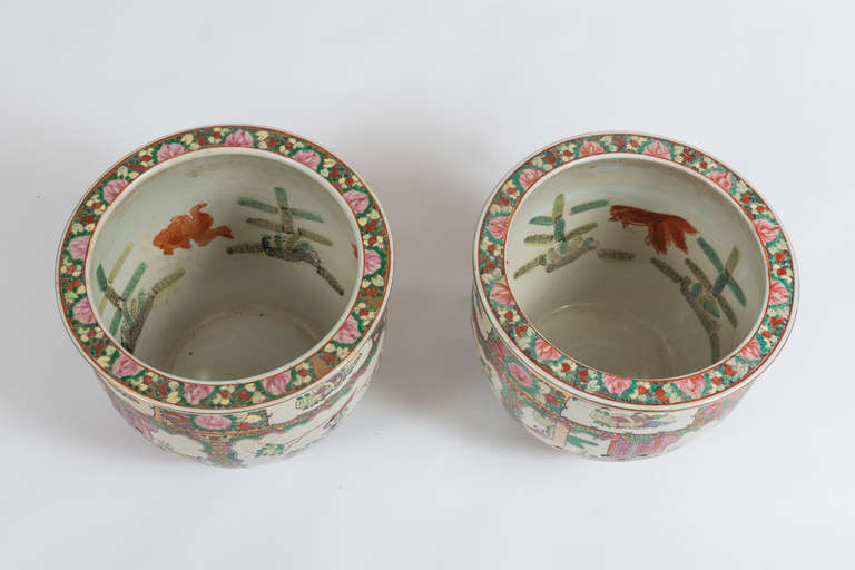 20th Century Vintage Pair of Chinese Export Porcelain Cache Pots