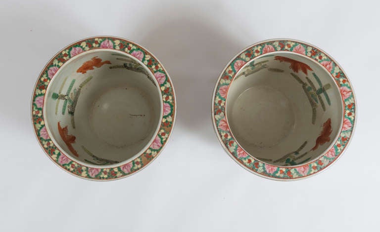 Vintage Pair of Chinese Export Porcelain Cache Pots 1