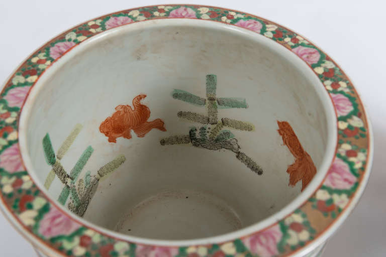 Vintage Pair of Chinese Export Porcelain Cache Pots 2