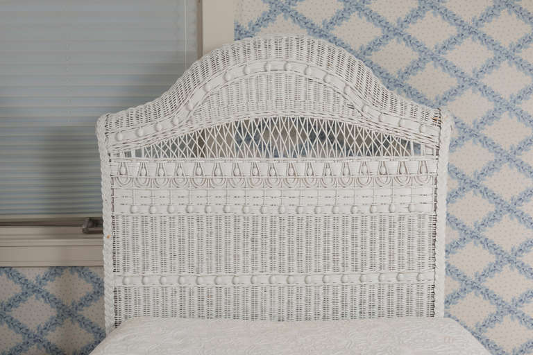 Pair of Vintage, White-Painted, Wicker Twin Headboards In Good Condition In New York, NY