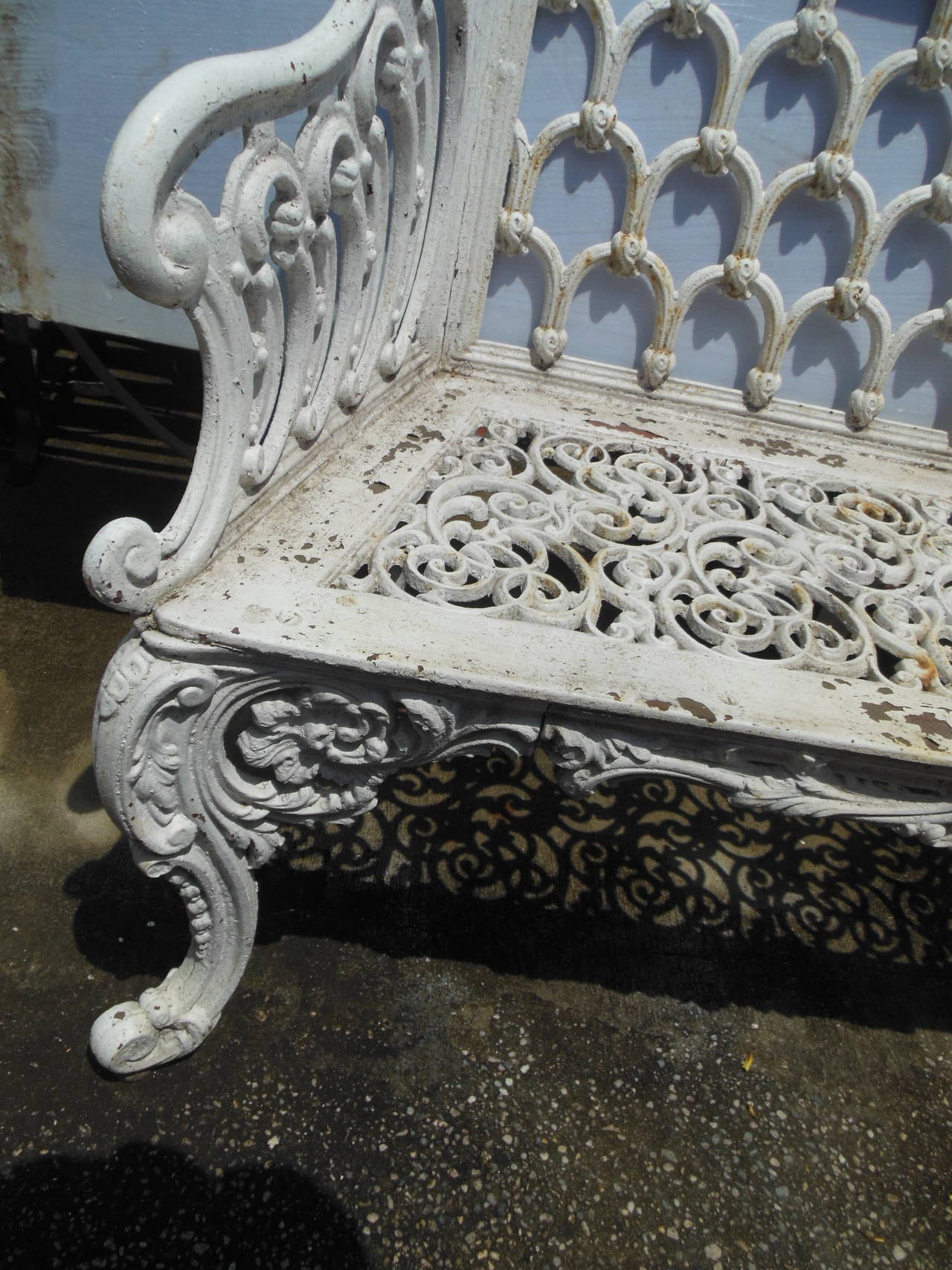 Bench, Cast Iron White House Garden Bench In Good Condition For Sale In Long Island, NY