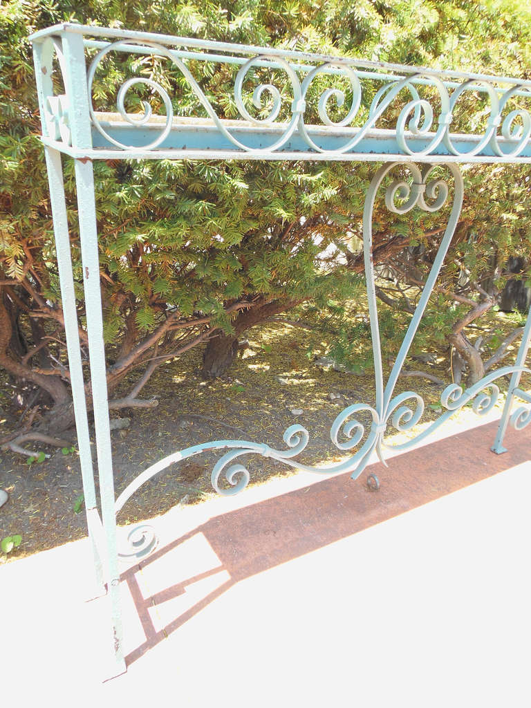 Plant Stand, Wrought Iron In Good Condition For Sale In Long Island, NY