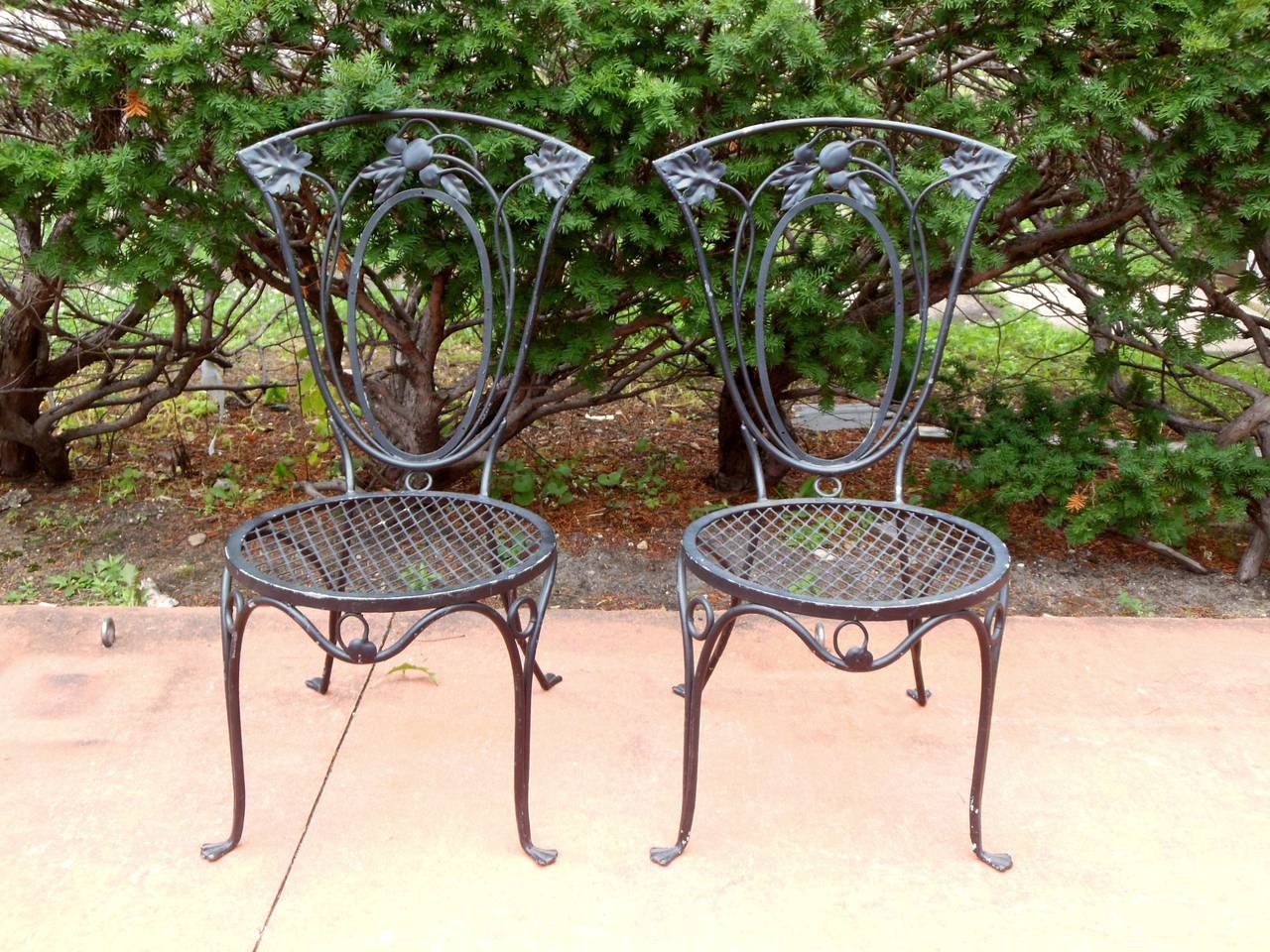 A seven-piece wrought iron dining room set by John Salterini, the premier 
manufacturer of wrought iron patio furniture in NY in the second quarter of the 
20th century. Salterini in his catalogue called this pattern "French