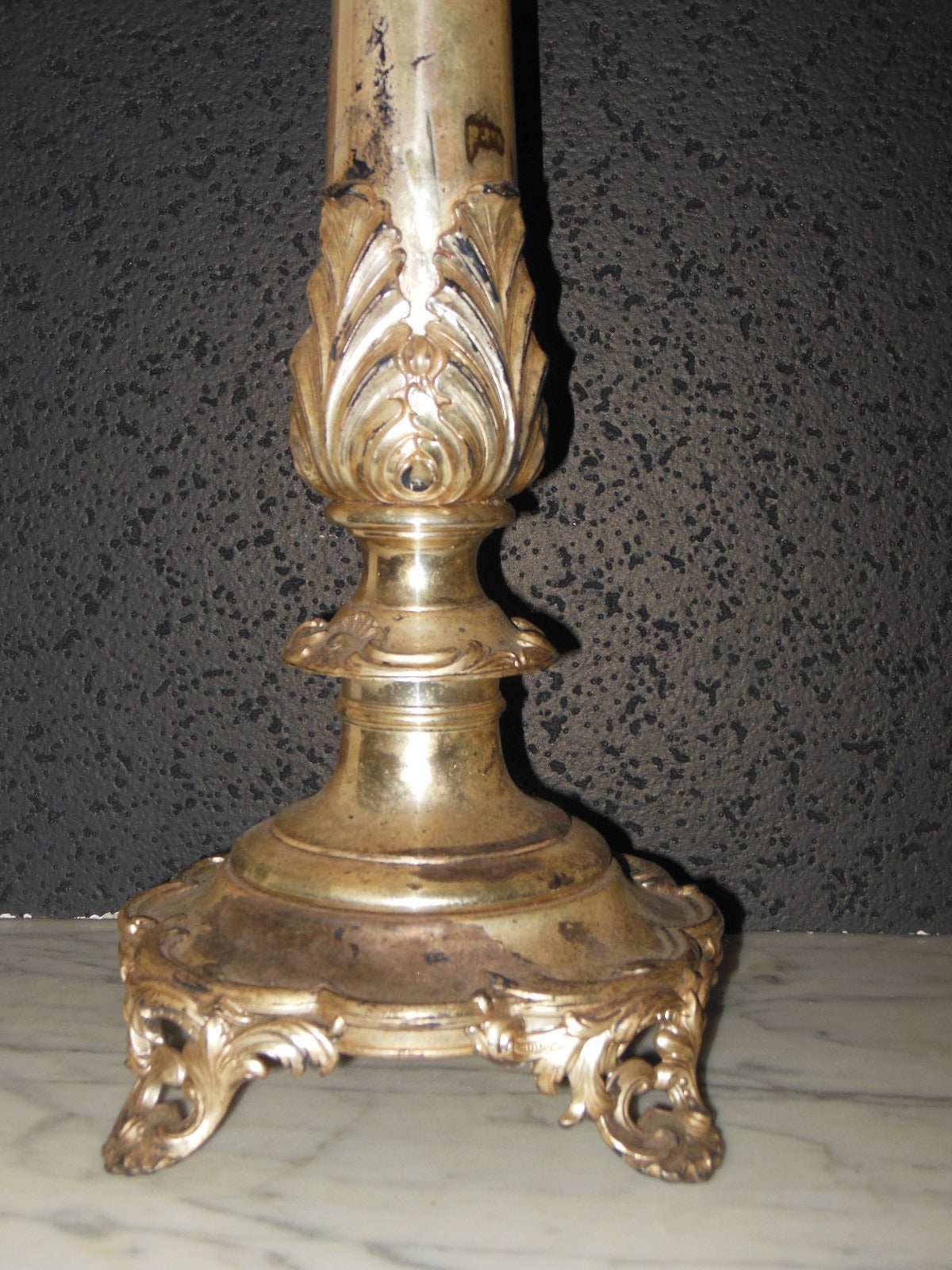 Great Britain (UK) Antique Sinumbra Lamp, Rococo Style with Silverplate Base For Sale