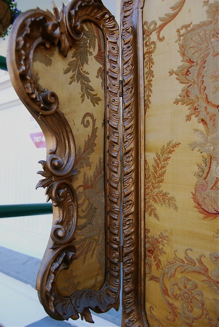 Antique French Carved Giltwood Tapestry Tripartite Fire Screen In Good Condition In Charleston, SC