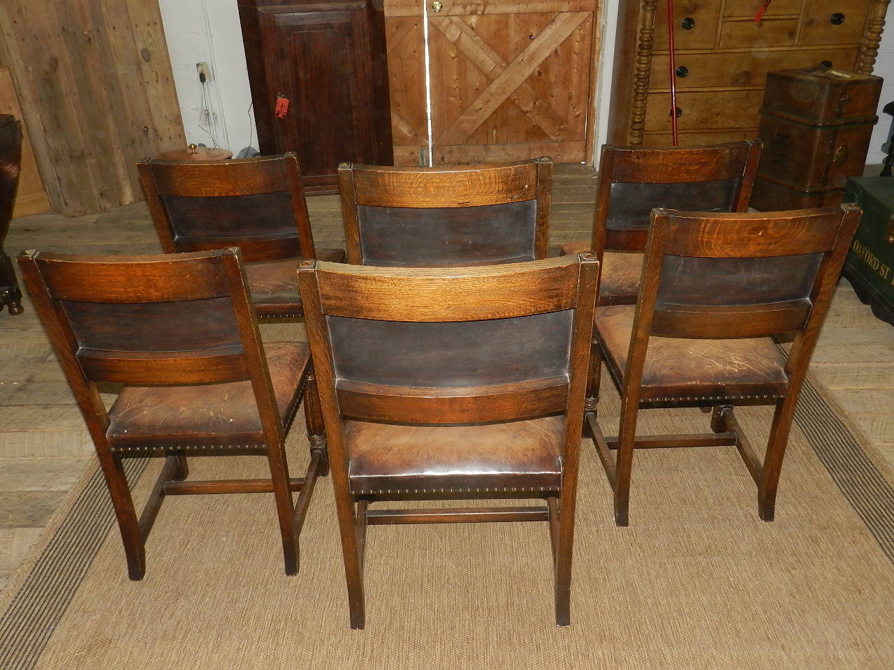 Set of Six Oak and Leather Chairs In Excellent Condition In Millwood, VA